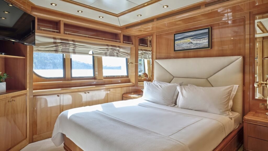 Elena V charter yacht