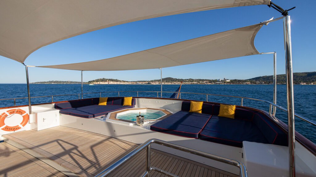 Forward deck lounge with a jacuzzi and shade sail