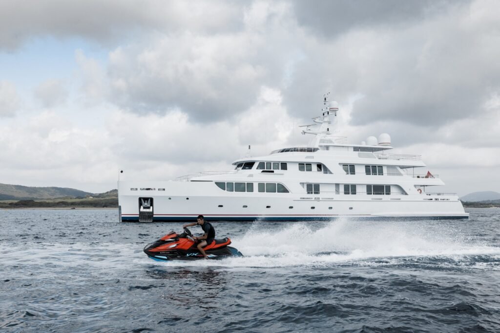 Kadimo's Yacht for charter 1