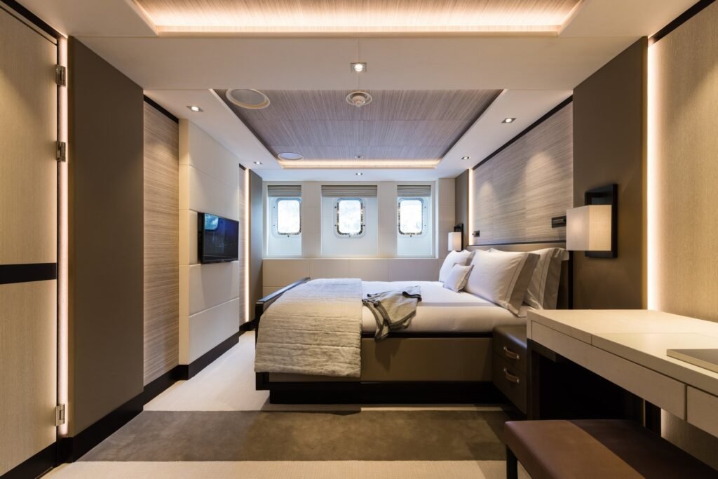 Laurentia Yacht for charter 9