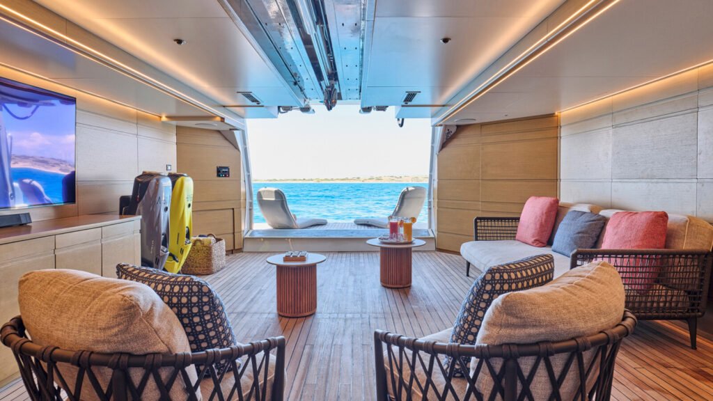 Elena V charter yacht