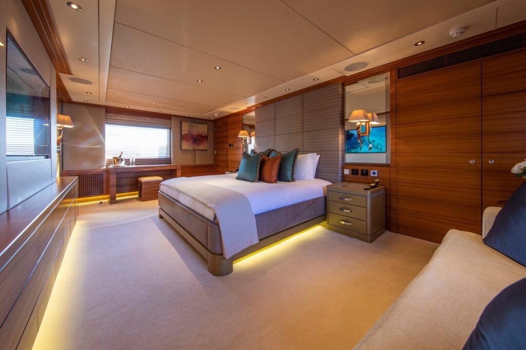 Va Bene Yacht for charter 5