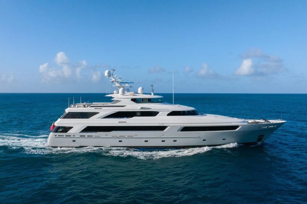 Victoria Del Mar Yacht for charter 1