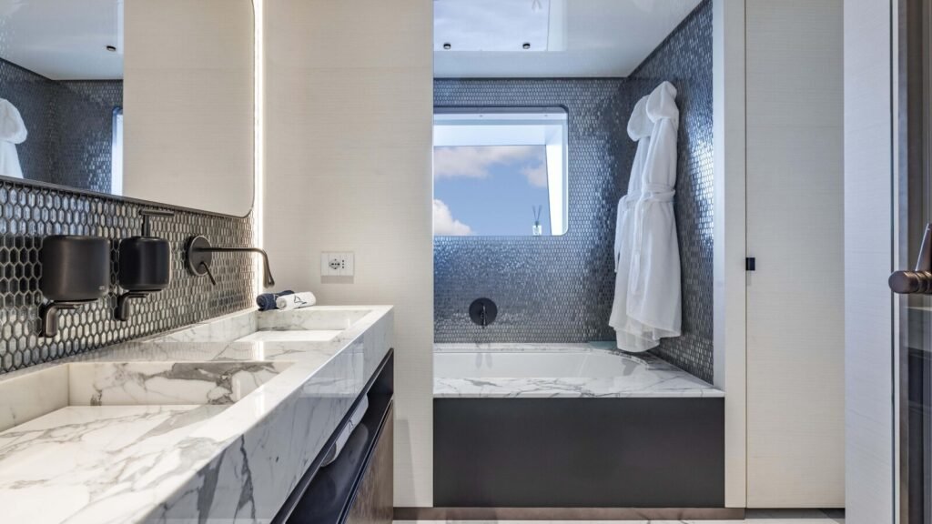 Acqua Chiara for Charter