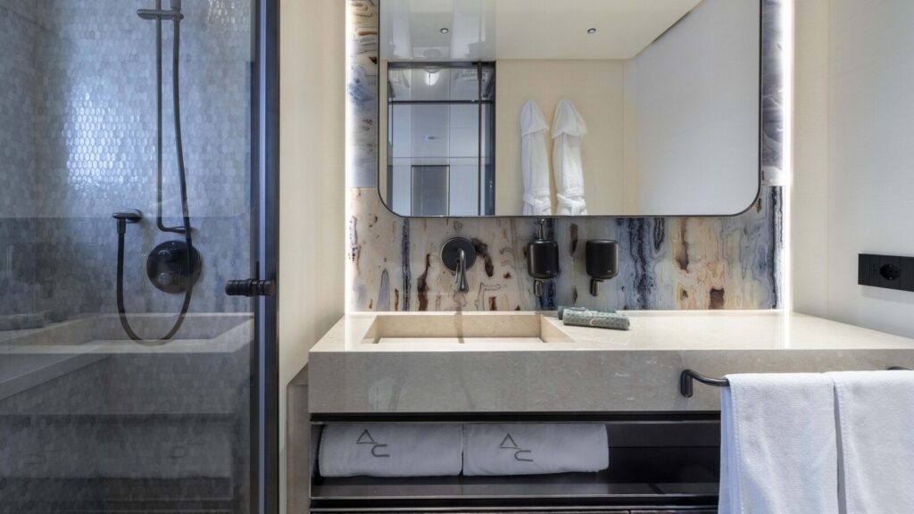 Acqua Chiara for Charter