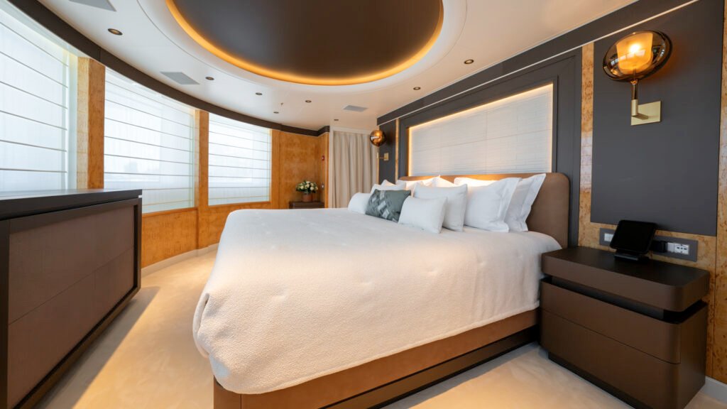 AELIA - full-beam master suite