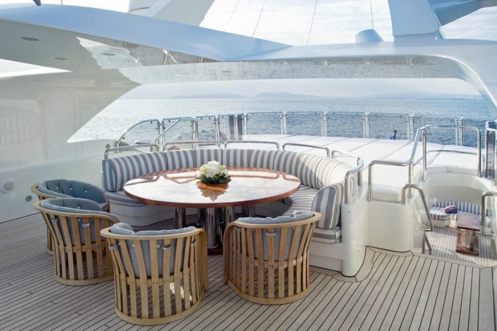 ALEXANDRA sundeck jacuzzi