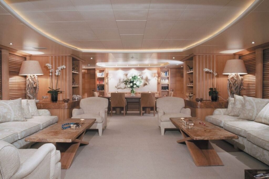 ALEXANDRA main salon