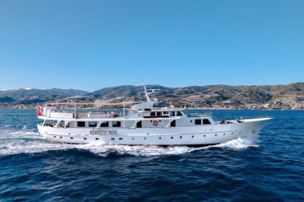 ALHAMBRA for charter, profile view