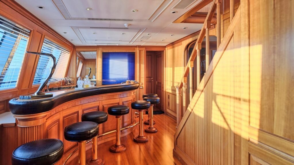 ALMYRA II - varnished bar
