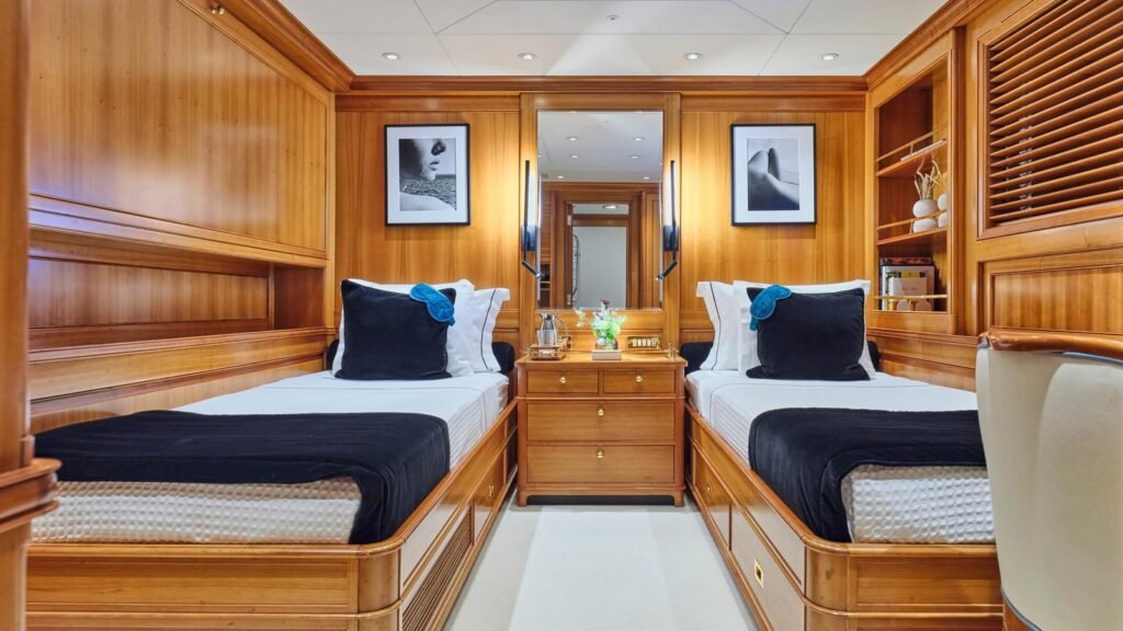ALMYRA II - twin guest cabin