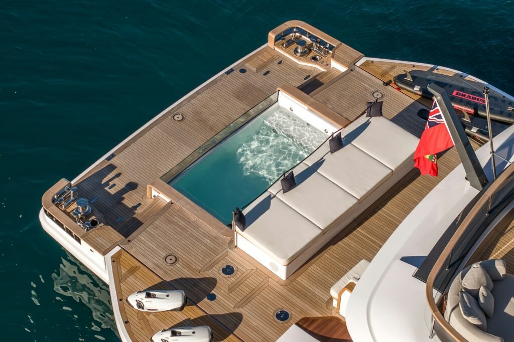 ALPHA WAVES beach club with pool