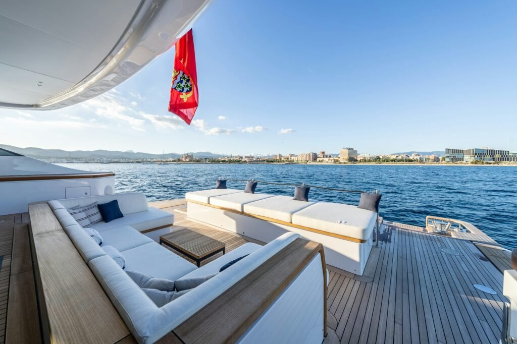 ALPHA WAVES main deck aft