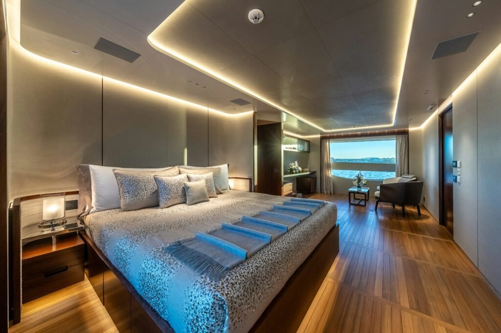 ALPHA WAVES master stateroom