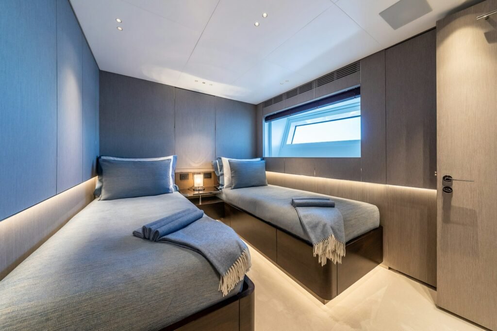 ALPHA WAVES twin cabin