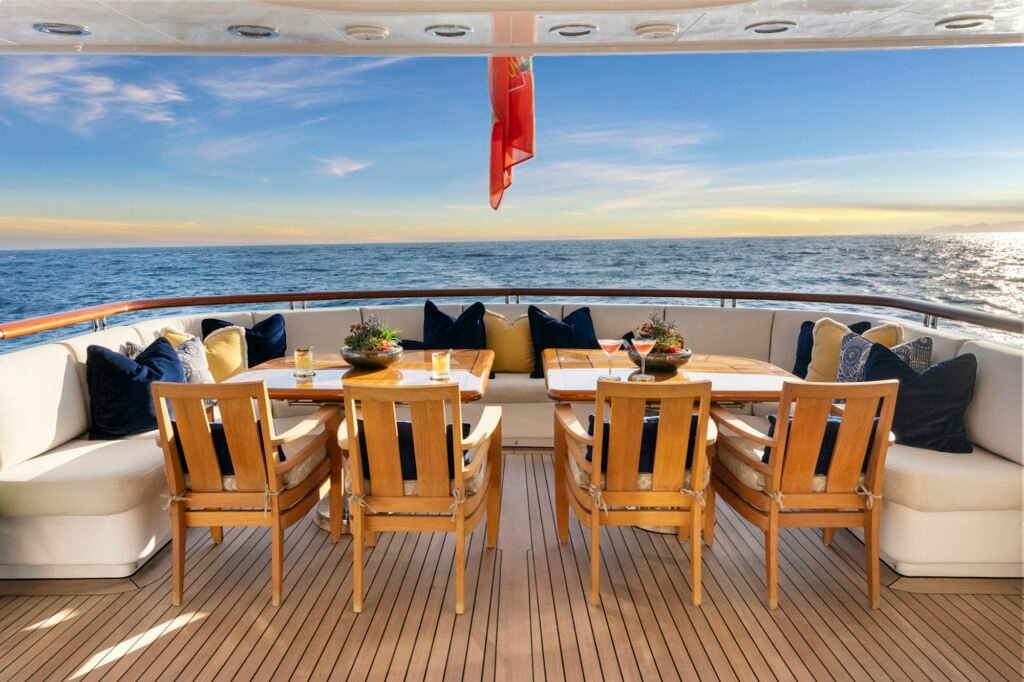 AMICA MEA alfresco dining deck