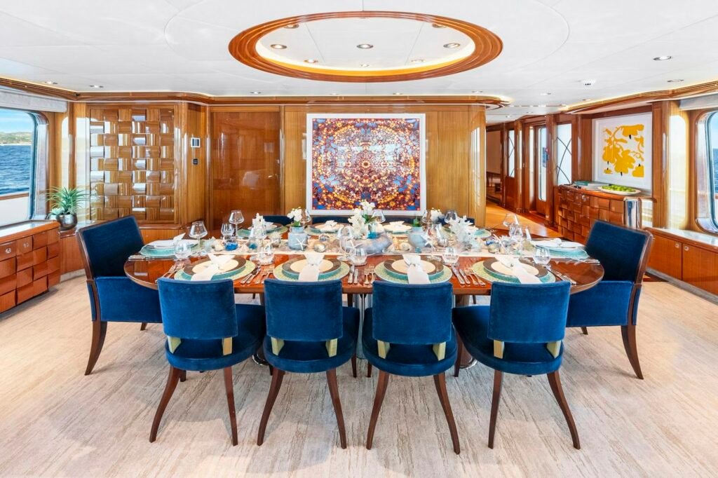 AMICA MEA formal dining