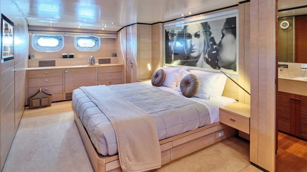 Amici Per Sempre for Charter