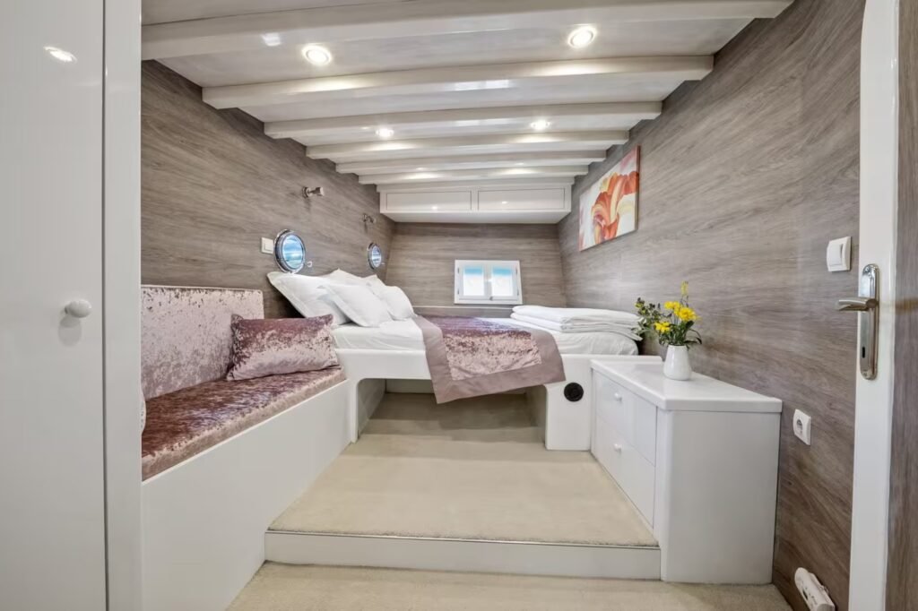 ANDEO double cabin