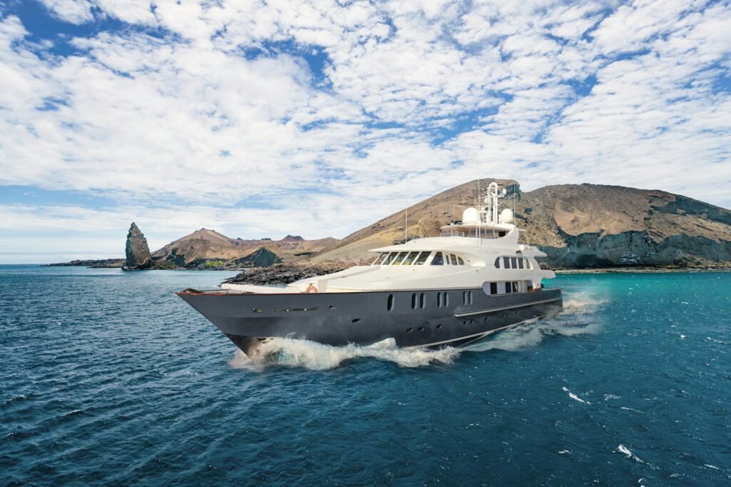 AQUA MARE for charter, profile view