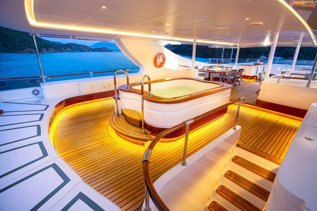AQUA MARE sundeck Jacuzzi