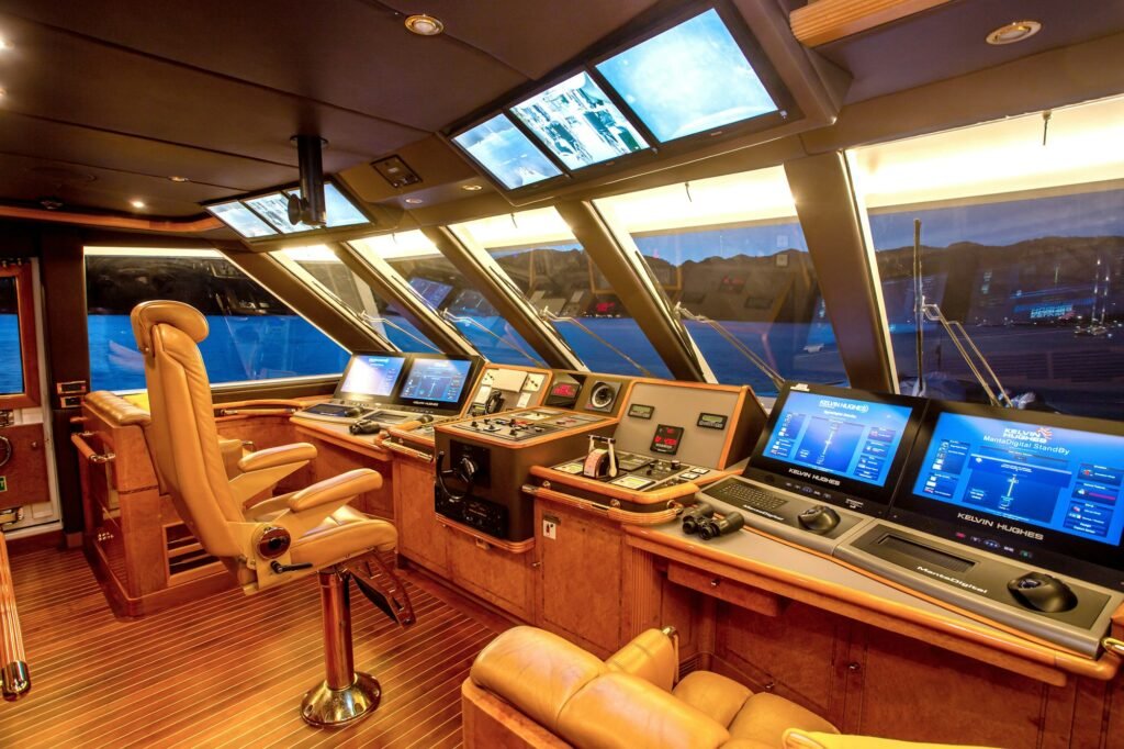 AQUA MARE bridge deck salon