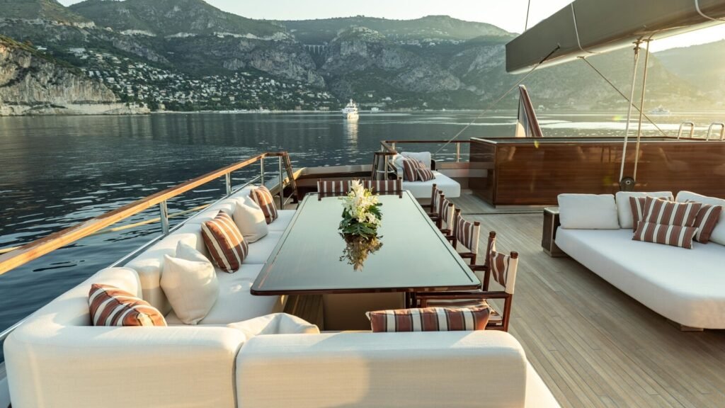 Artexplorer for Charter