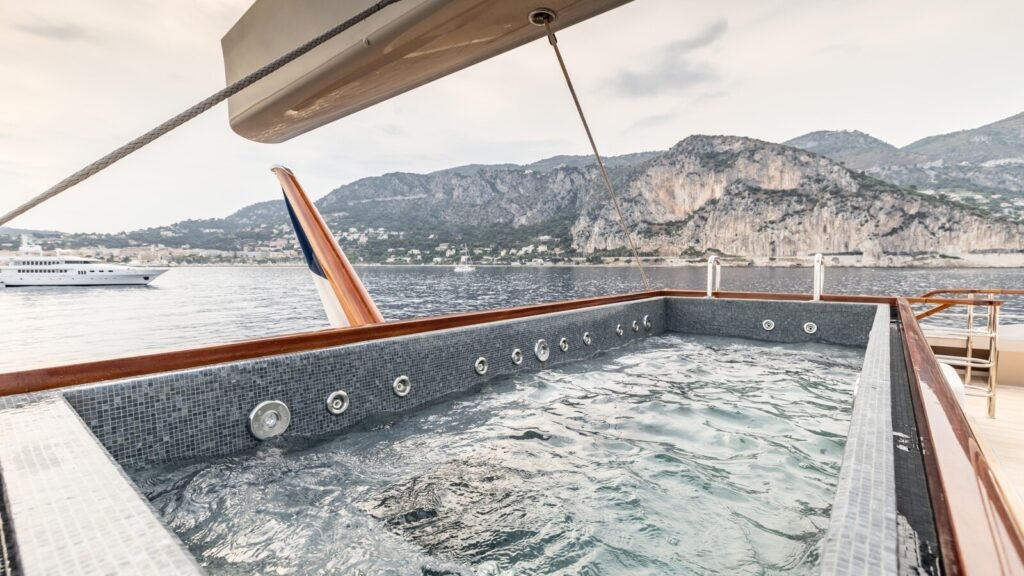 Artexplorer for Charter