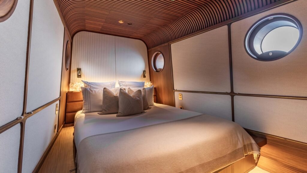 Artexplorer for Charter