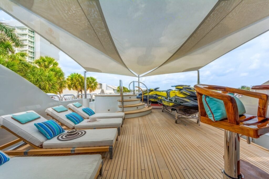 ASPEN ALTERNATIVE sun deck