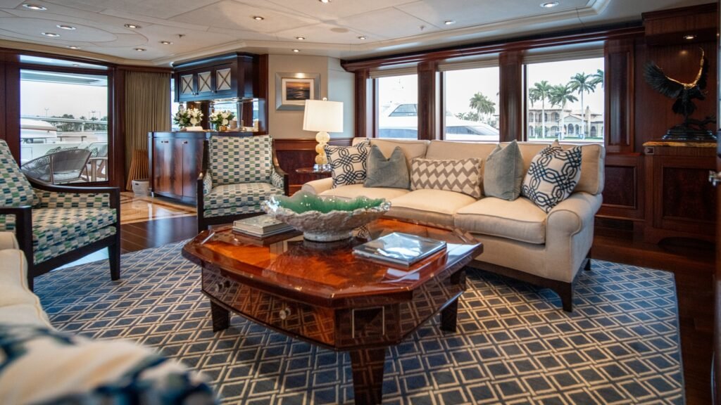 AVALON - main salon
