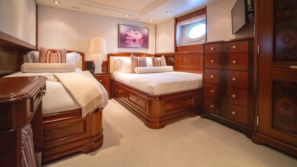 AVALON - guest cabin bed