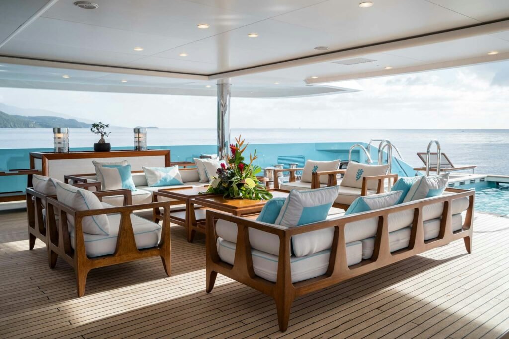 AXIOMA alfresco dining