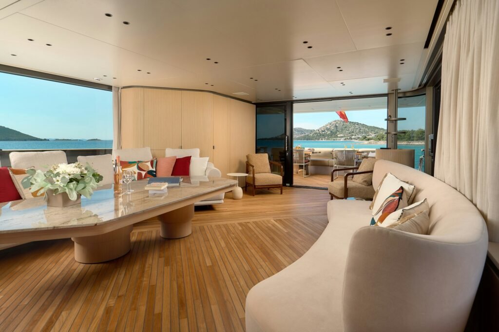 AZZURRI main salon
