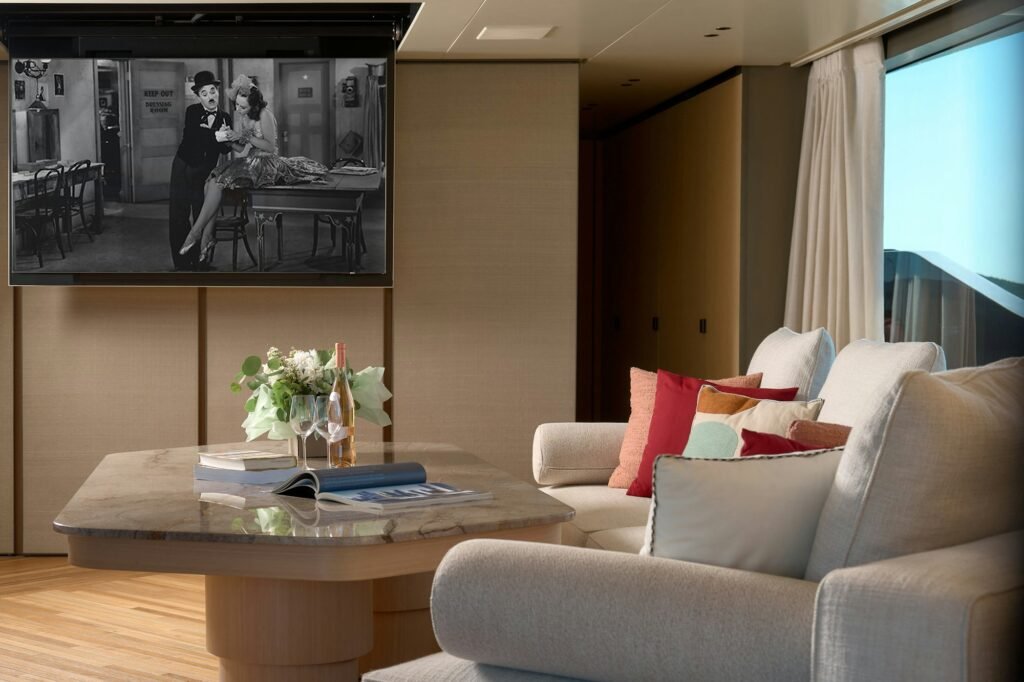 AZZURRI salon lounge