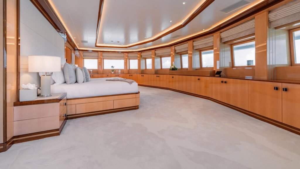 BATELLO owner's suite panoramic windows
