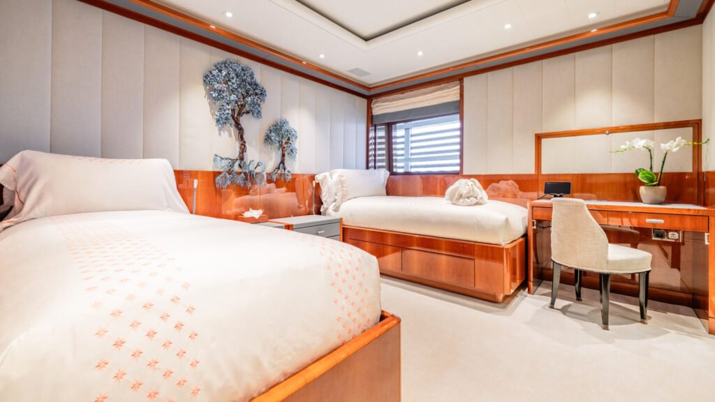 BATELLO guest suite bed