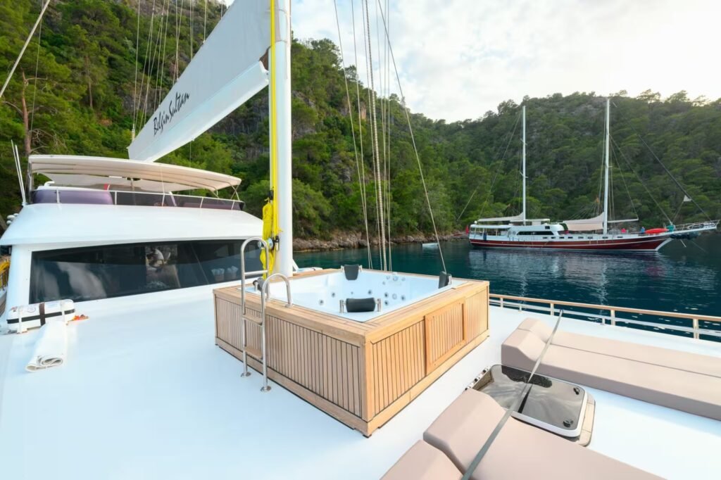 BELGIN SULTAN deck jacuzzi