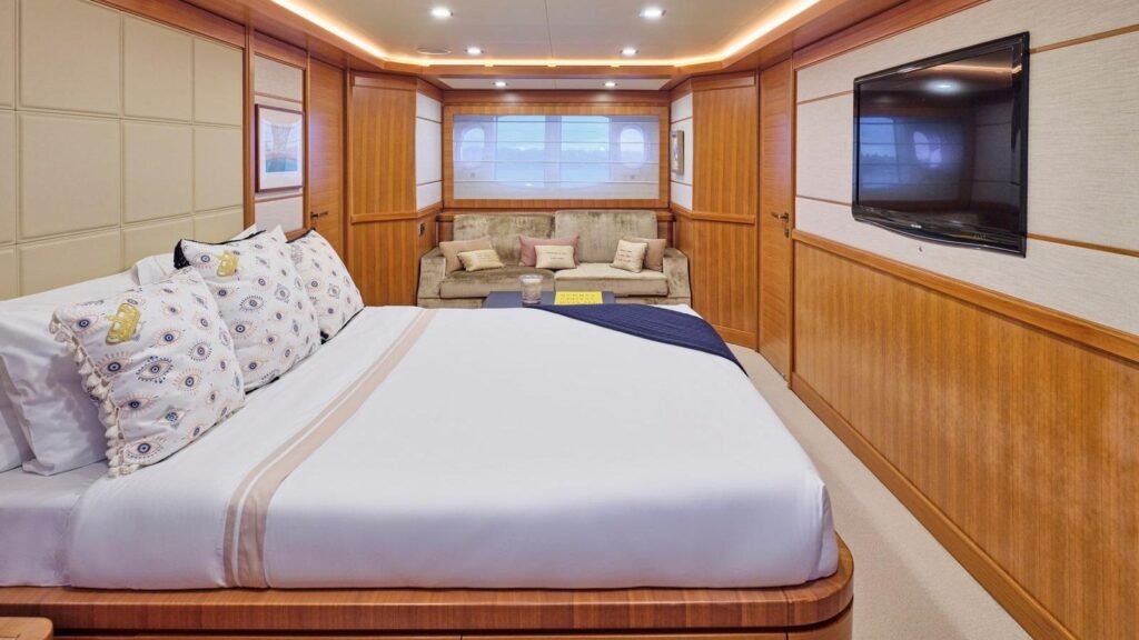 BEST OFF - guest cabin bed