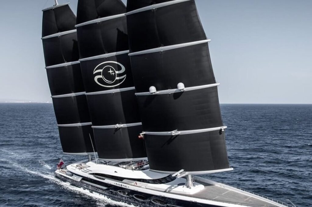 BLACK PEARL for charter, profile view