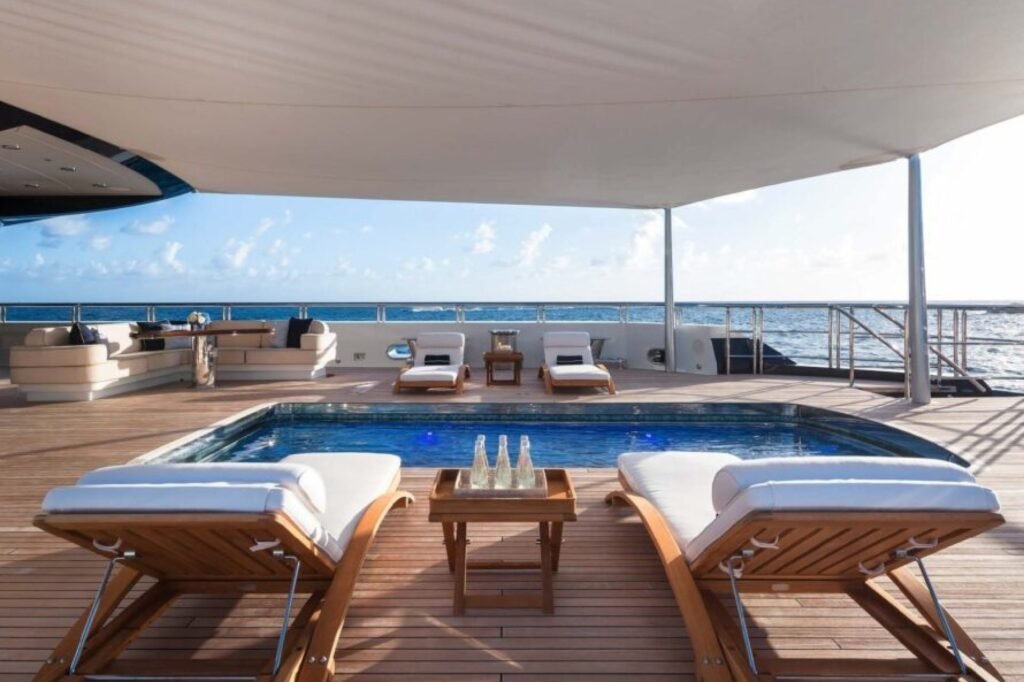 BLACK PEARL deck and sea