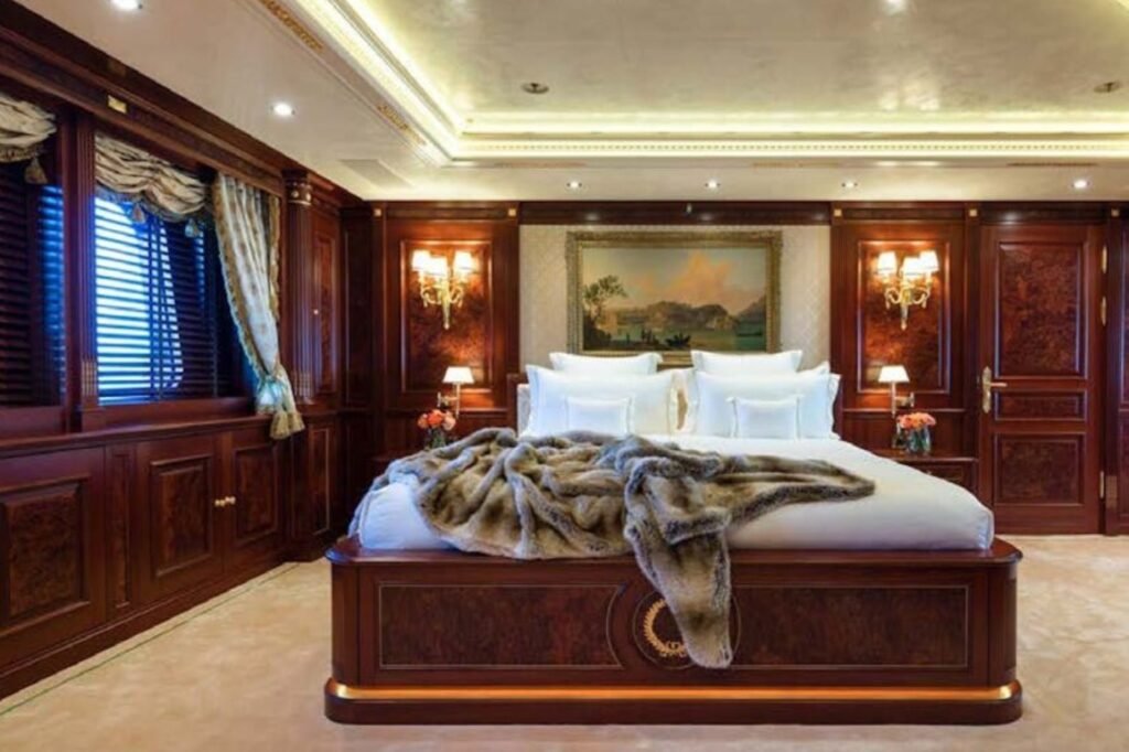 BLACK PEARL master suite