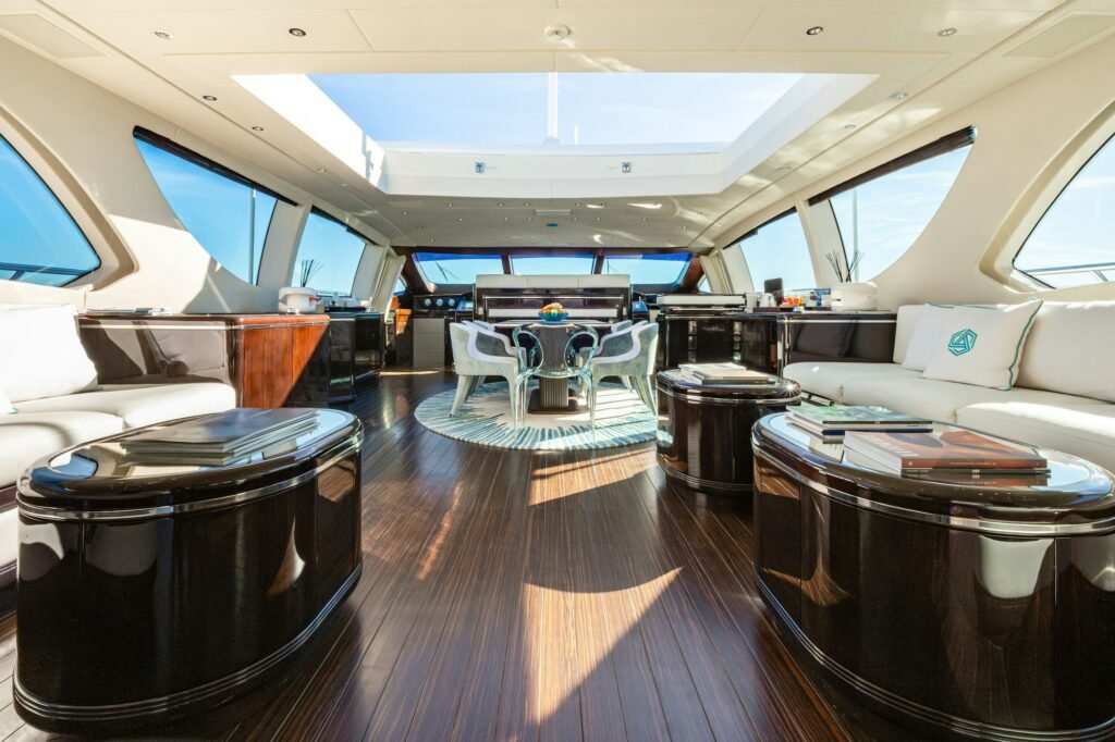 BLUE AZUR main salon