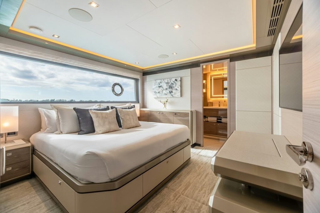 BOA VIDA master stateroom