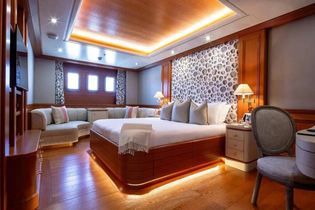 BOADICEA yacht for charter, Master suite