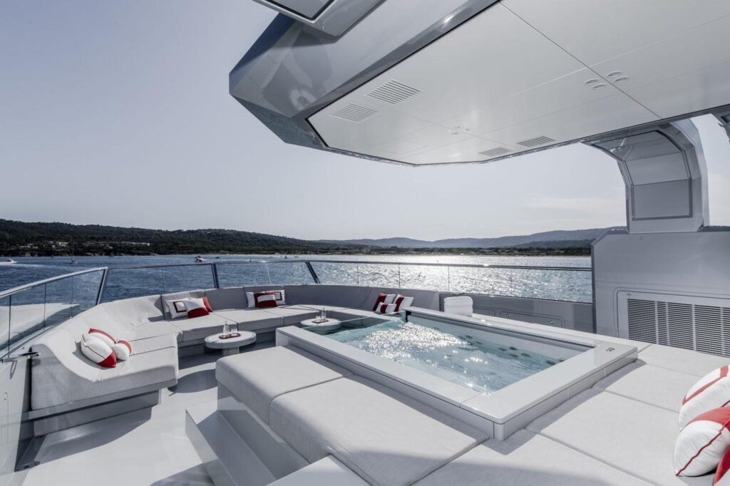 BOLD sundeck