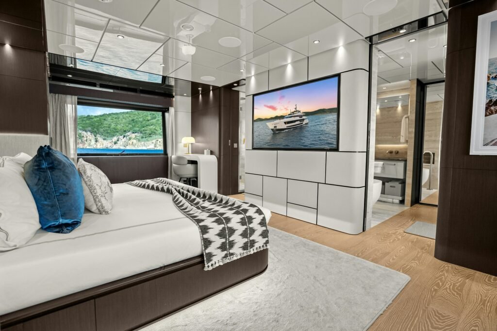 CANOE CANOE master stateroom