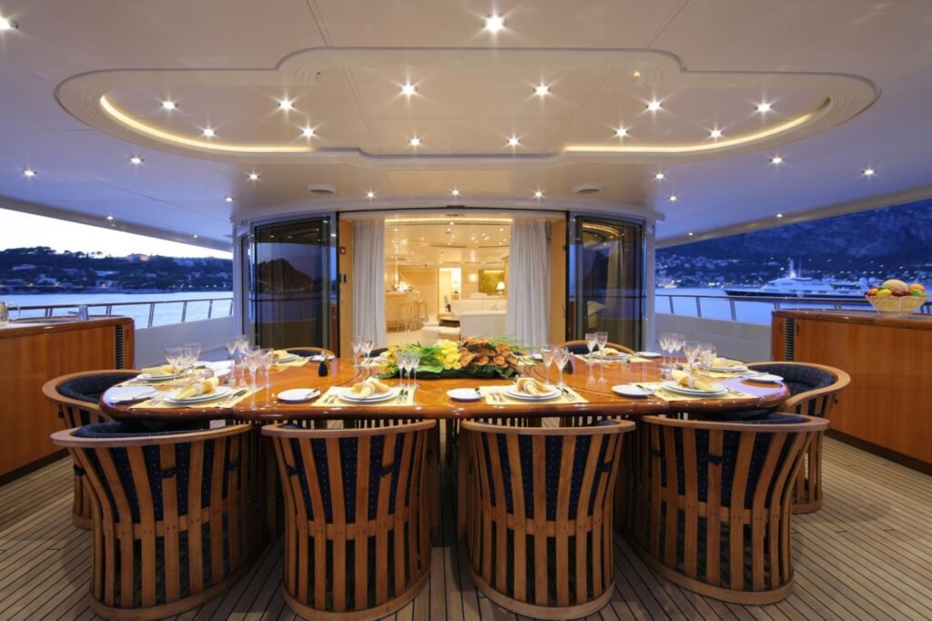 CAPRI I al fresco dining