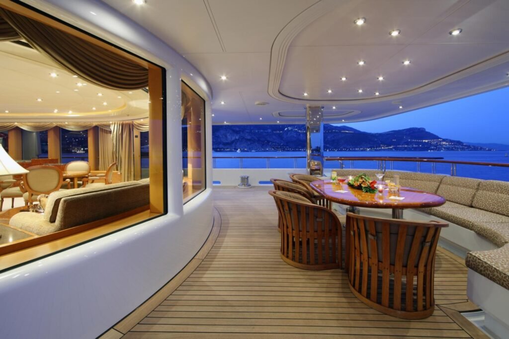 CAPRI I salon and entertaining