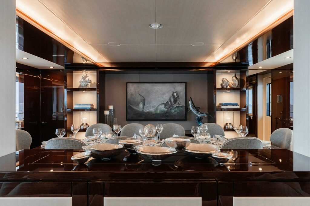 CAPTAIN MORGAN III formal dining